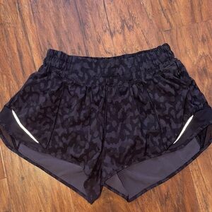 2.5” hotty hot lululemon shorts